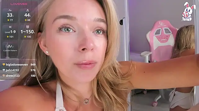 VirginChloe webcam