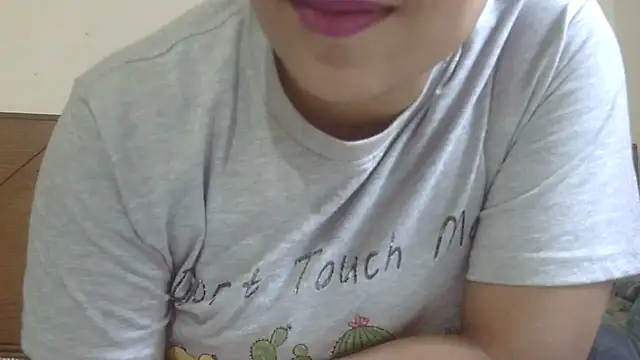 shekira99 live cam on StripChat