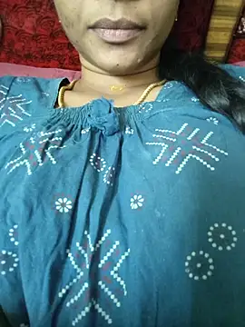 radhasree143 live cam on StripChat