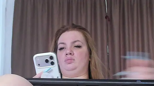 MelanieBrownn live cam on StripChat