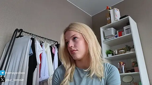 maya_nextdoor (F teen) - HandJob with spits