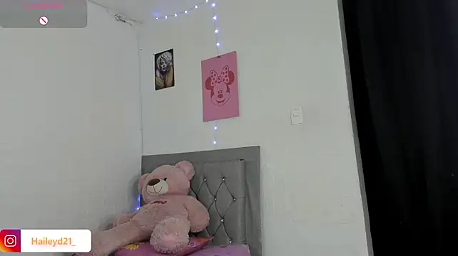 HaileyDuke live cam on StripChat