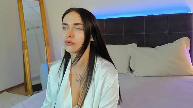 KellyWhites live cam on StripChat