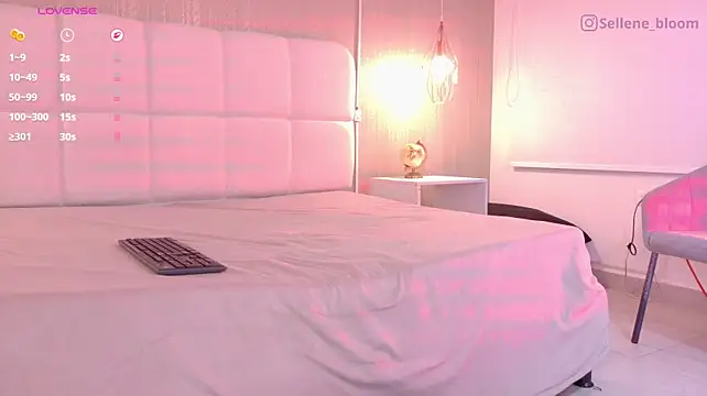 sellene_bloom live cam on StripChat