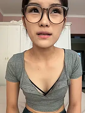 yanzi520 (F teen) - 丝袜高跟直播5分钟（不开票）（生理期中）