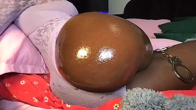 choco_petite live cam on StripChat
