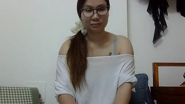 Kiko_sunflower live cam on StripChat
