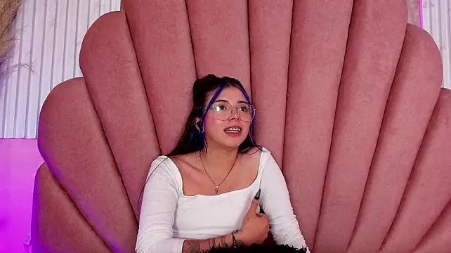 Kyomi_Hunt live cam on StripChat