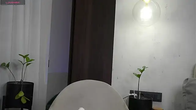 QueenieGitt live sex cam