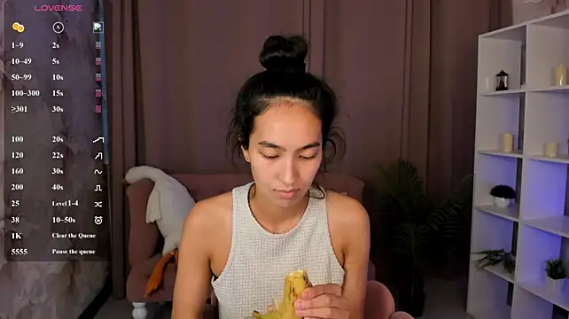 FlirtyAura live cam on StripChat