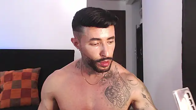 andrea_de_lucaa live cam on StripChat