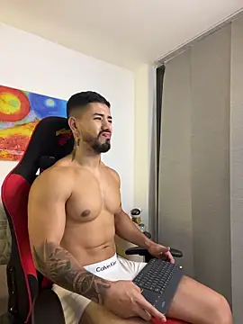 Ezzio_Scolaro live sex cam