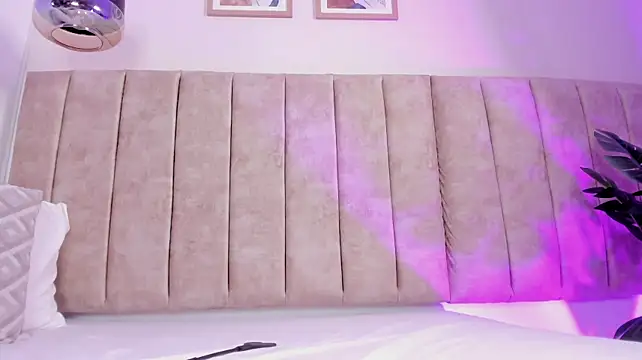 AgathaSavage live cam on StripChat