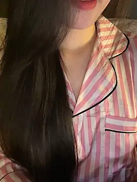 Elise68 live cam on StripChat