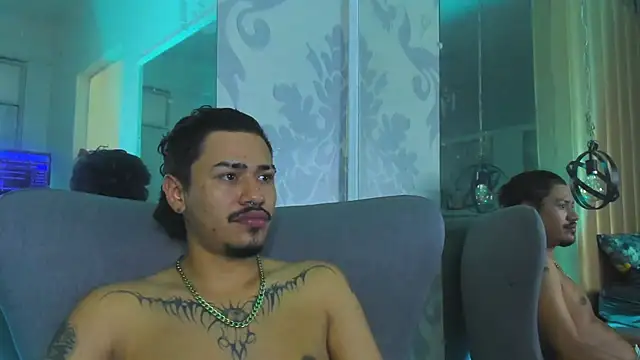 AlexDominus live cam on StripChat