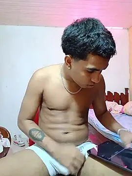 Tommy_BigHot live cam on StripChat