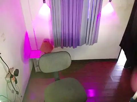 MistresAndreaxx live cam on StripChat