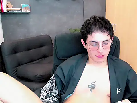 Little_Shotta live cam on StripChat