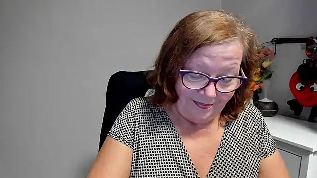 Adelewildx live cam on StripChat