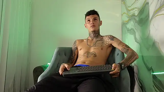 Paulo_527 live cam on StripChat