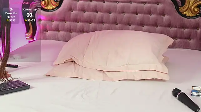 EllaWhiteX webcam