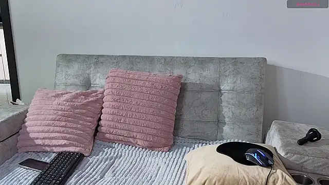 Elodie221 live sex cam