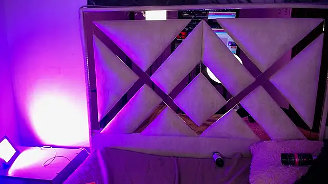 sweetbloomcs live cam on StripChat