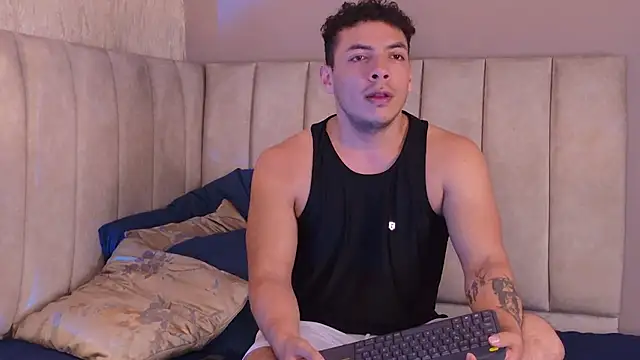 OliverWyse live cam on StripChat