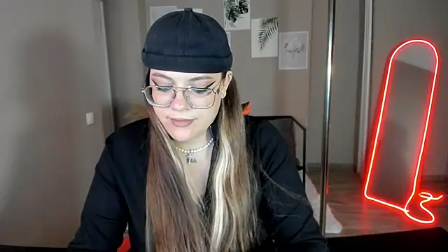 MiraTorson live cam on StripChat