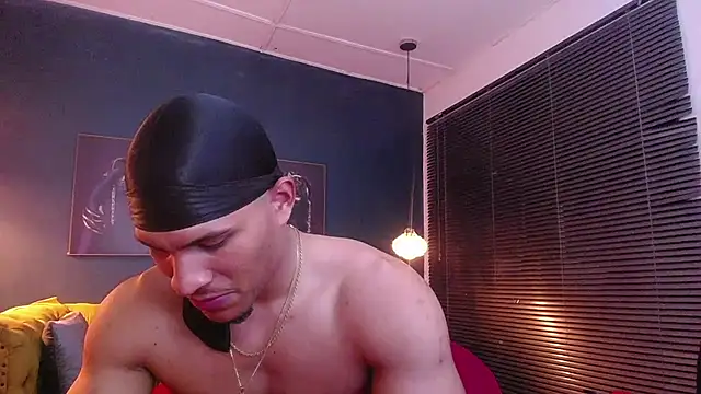 teddyfit19cm live cam on StripChat