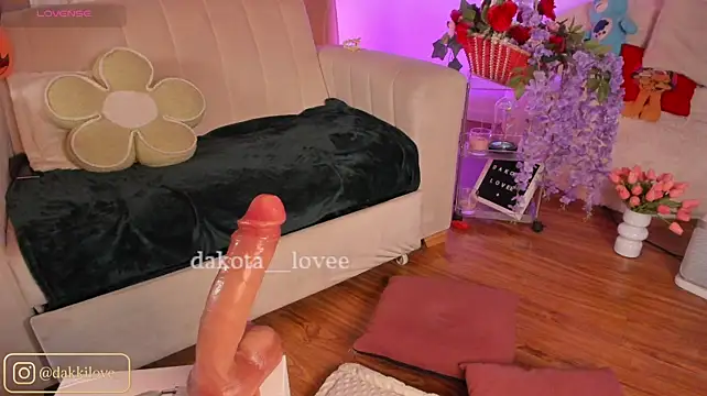 DAKOTA_LOVEE webcam