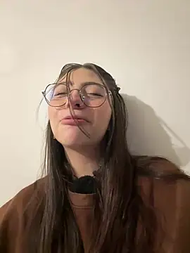 d-bunnyyy (F teen) - PUSSY CLOSE UP + SPIT