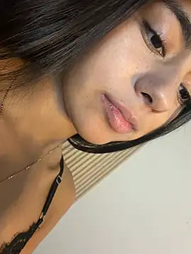 lilybeeth (F teen) - Masturbates feet with dildo.