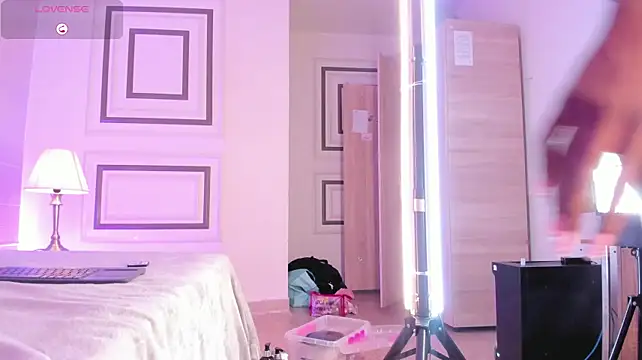 TahliaMoreau webcam