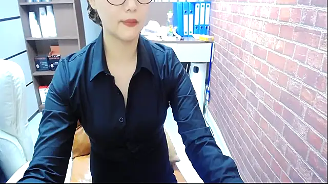 latte-01 (F milf) - 和同事在同一个办公室不敢大声叫