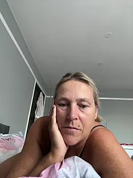 Blondnboujee53