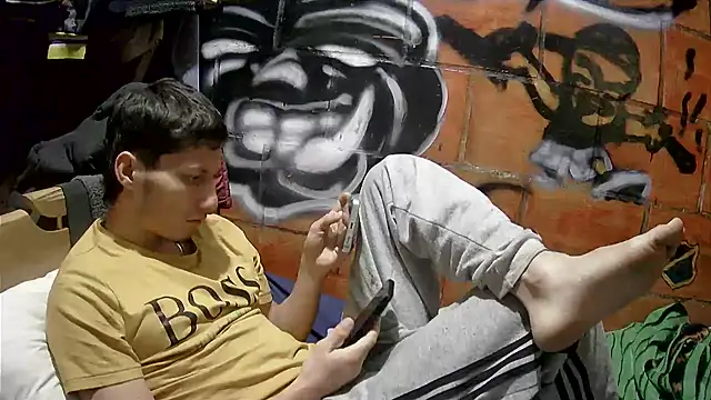 alexandercruz live cam on StripChat