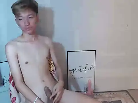 Fem_phiLboy69 live cam on StripChat
