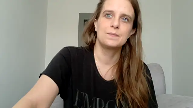 Chantalee live cam on StripChat