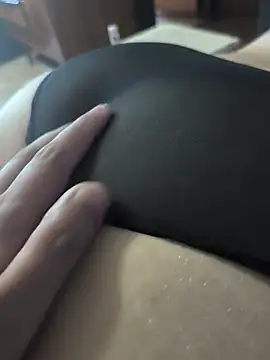 MadaamJizz_DickLewd webcam