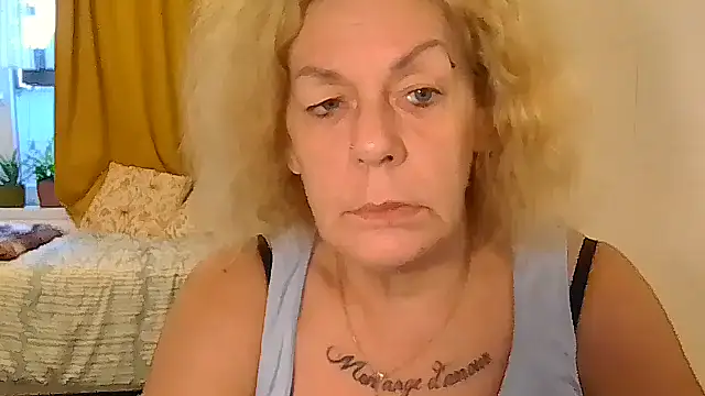belgianshantie live cam on StripChat
