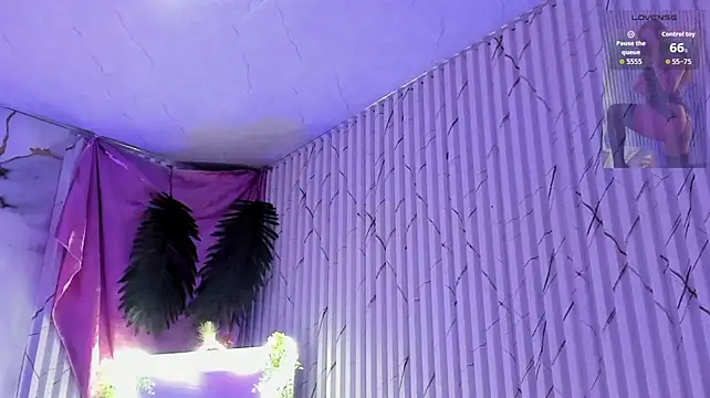 Naomy_tay1 live cam on StripChat