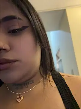 Nahomy-fire live cam on StripChat
