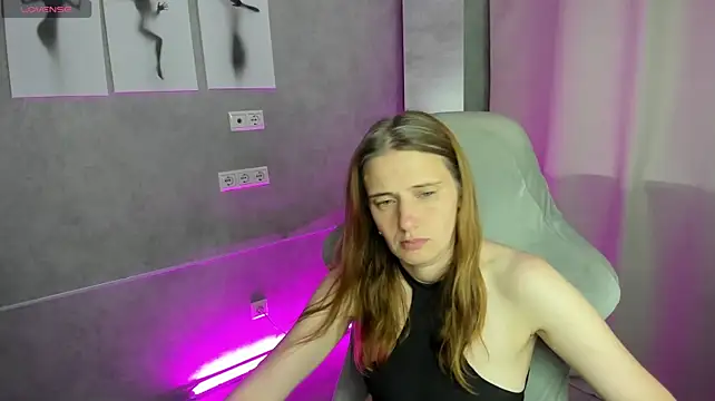 Kathrine-Meyer live cam on StripChat