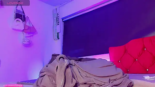 naomy__xx live cam on Stripchat