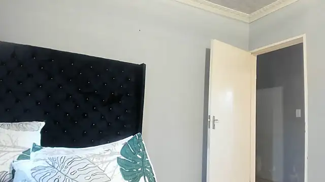 ConnieSmall24 webcam
