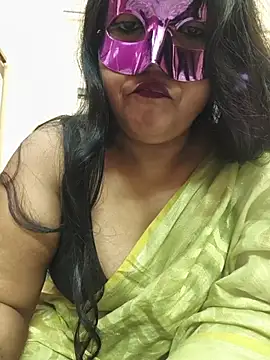CrispyBHABHI live cam on StripChat