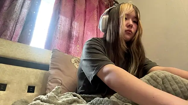 WillenaNecessary webcam