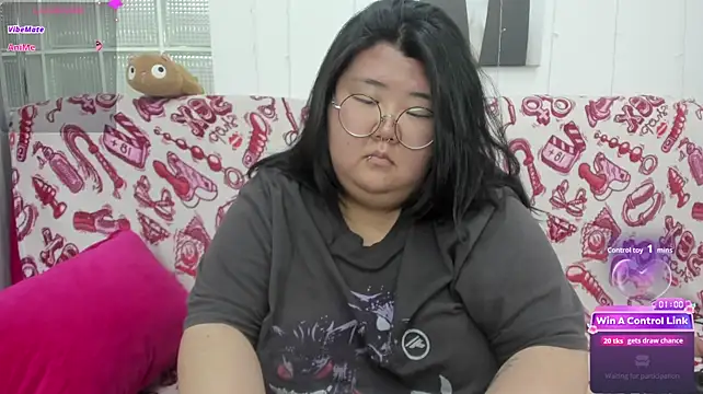 Nadine_asian live cam on StripChat