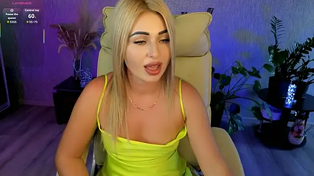 NikkiiStill live cam on StripChat